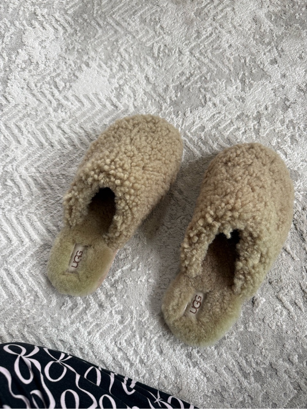 UGG Women’s Curly Shearling Clog Slippers in Tan